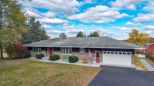 321 Middletown Road, Halfmoon, NY 12188