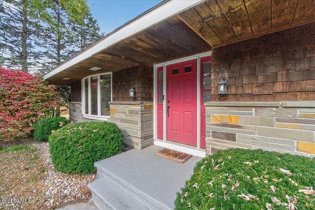 321 Middletown Road, Halfmoon, NY 12188