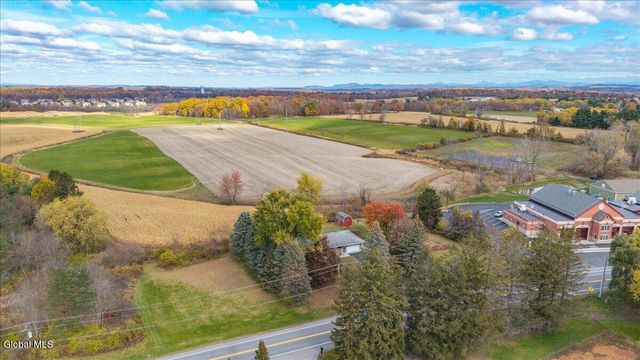 321 Middletown Road, Halfmoon, NY 12188