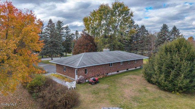 321 Middletown Road, Halfmoon, NY 12188