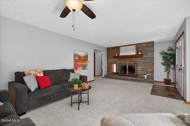 321 Middletown Road, Halfmoon, NY 12188