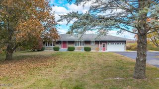 321 Middletown Road, Halfmoon, NY 12188