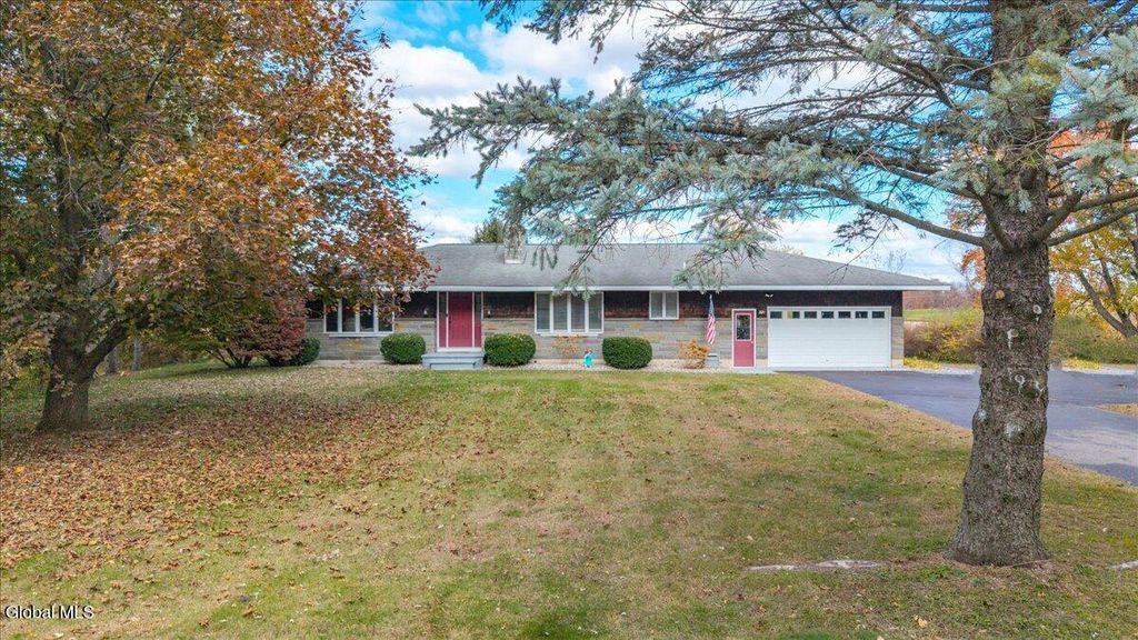 321 Middletown Road, Halfmoon, NY 12188