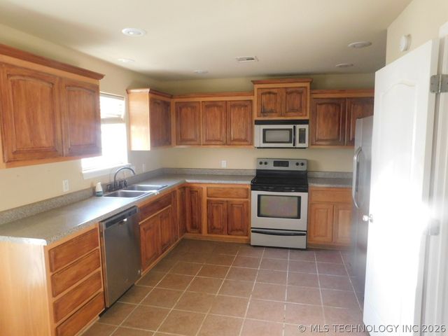 601 Meadowlark Lane, Warner, OK 74469