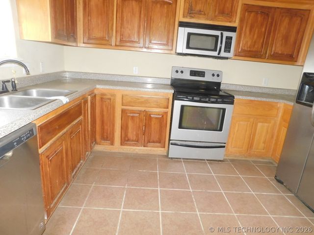 601 Meadowlark Lane, Warner, OK 74469