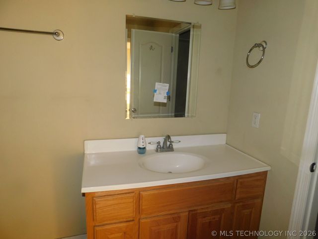 601 Meadowlark Lane, Warner, OK 74469