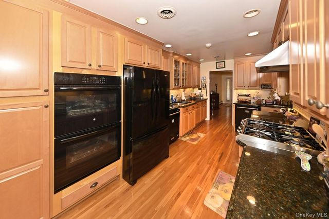 17 E Stemmer Lane, Suffern, NY 10901