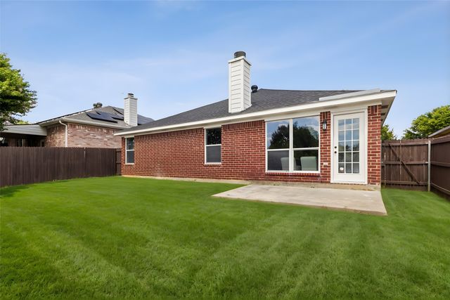 137 Flyaway Lane, Fort Worth, TX 76120