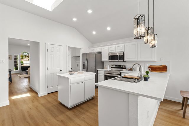 137 Flyaway Lane, Fort Worth, TX 76120