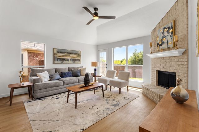 137 Flyaway Lane, Fort Worth, TX 76120