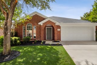 137 Flyaway Lane, Fort Worth, TX 76120