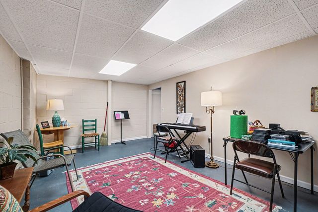 156 Carberry Hill Court, Kalamazoo, MI 49006