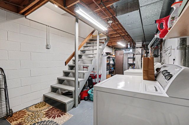 156 Carberry Hill Court, Kalamazoo, MI 49006