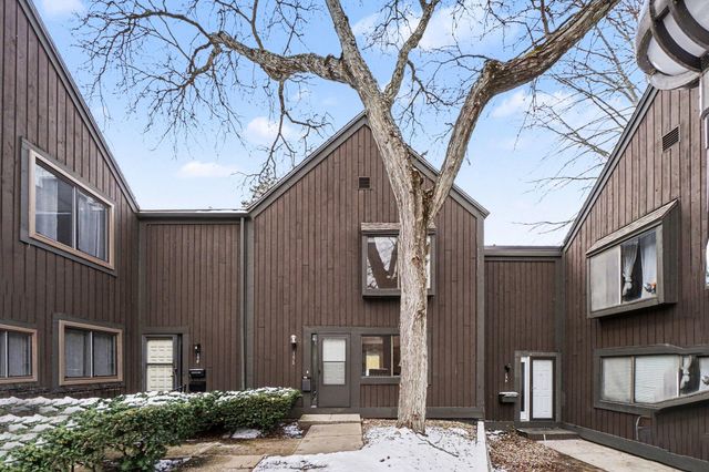 156 Carberry Hill Court, Kalamazoo, MI 49006