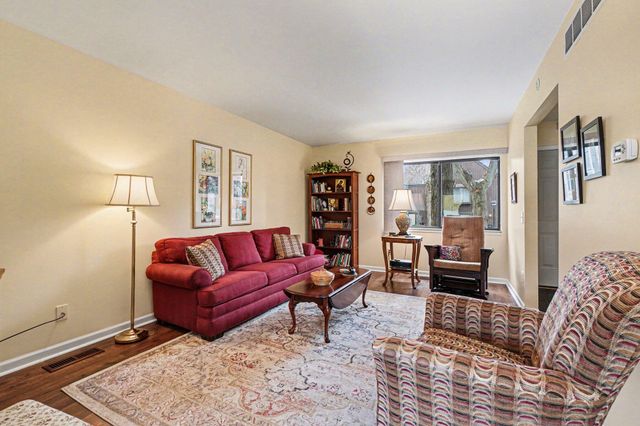 156 Carberry Hill Court, Kalamazoo, MI 49006