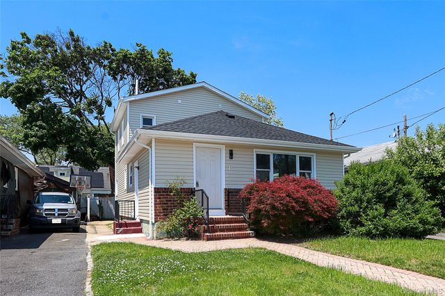 37 Lancaster Place, Hempstead, NY 11550
