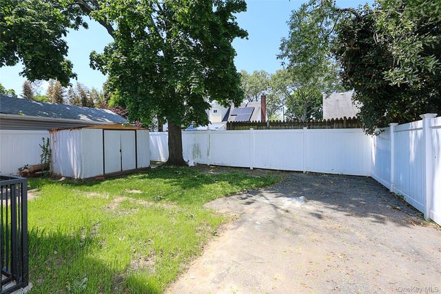 37 Lancaster Place, Hempstead, NY 11550