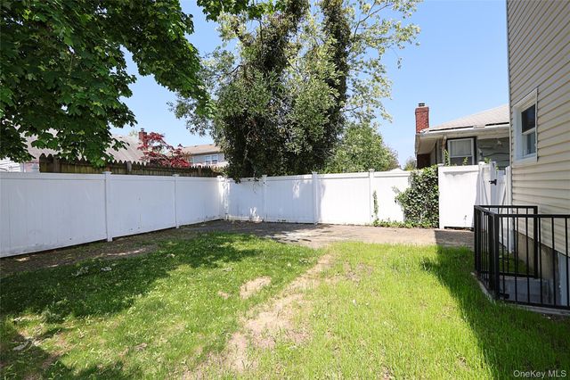 37 Lancaster Place, Hempstead, NY 11550