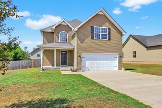 572 Tracy Ln, Clarksville, TN 37040