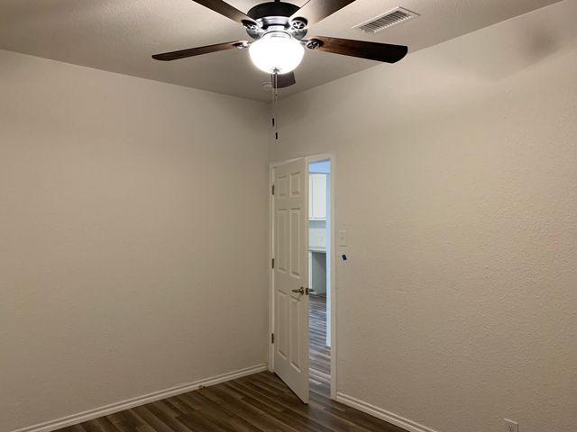 507 S Scullin Avenue, Denison, TX 75020