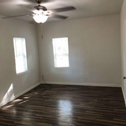 507 S Scullin Avenue, Denison, TX 75020