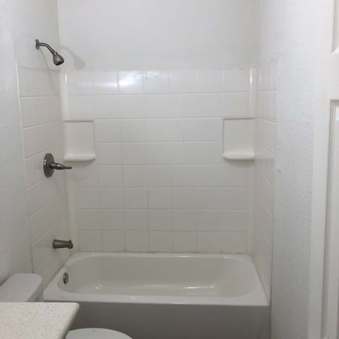 507 S Scullin Avenue, Denison, TX 75020