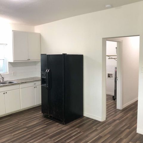 507 S Scullin Avenue, Denison, TX 75020