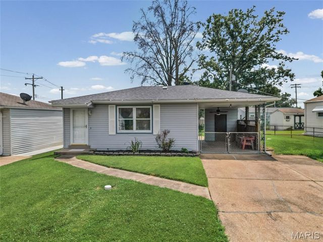 4052 Green Park Rd, Mehlville, MO 63123