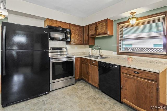 4052 Green Park Rd, Mehlville, MO 63123