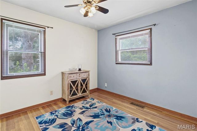 4052 Green Park Rd, Mehlville, MO 63123