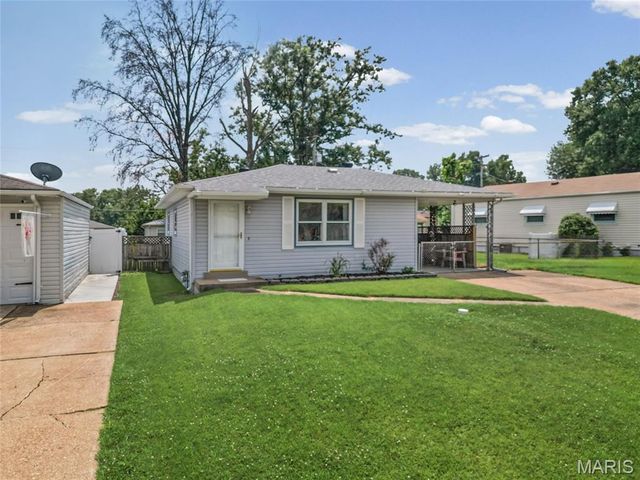 4052 Green Park Rd, Mehlville, MO 63123