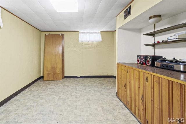 4052 Green Park Rd, Mehlville, MO 63123