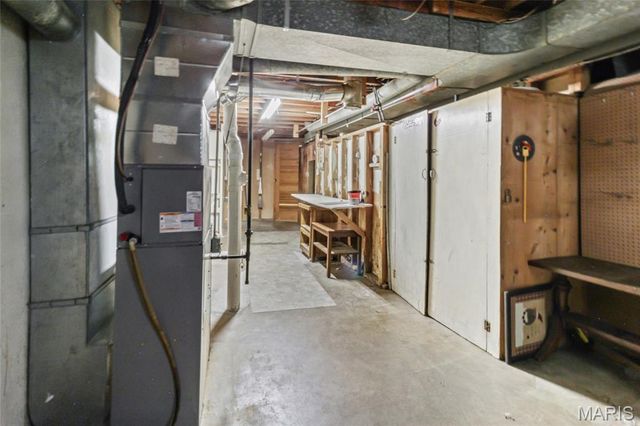 4052 Green Park Rd, Mehlville, MO 63123