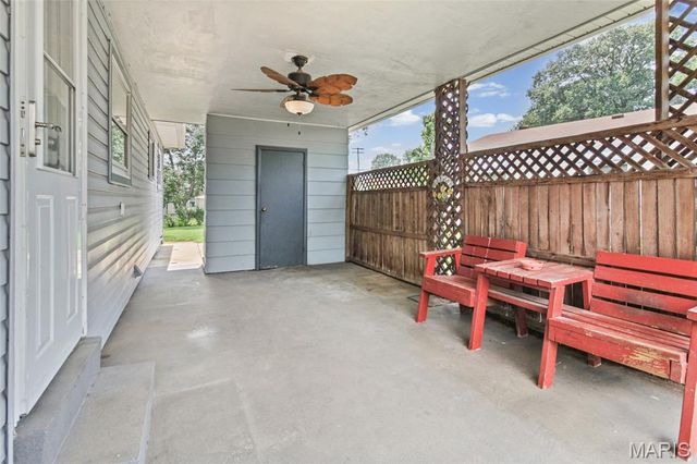 4052 Green Park Rd, Mehlville, MO 63123