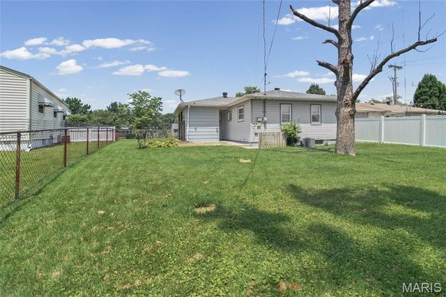 4052 Green Park Rd, Mehlville, MO 63123