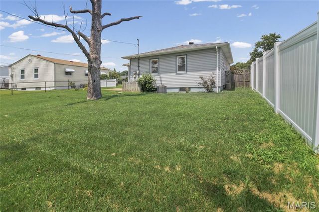 4052 Green Park Rd, Mehlville, MO 63123