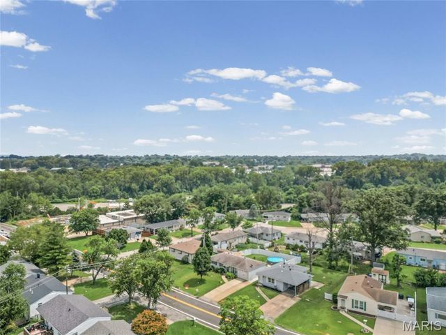 4052 Green Park Rd, Mehlville, MO 63123