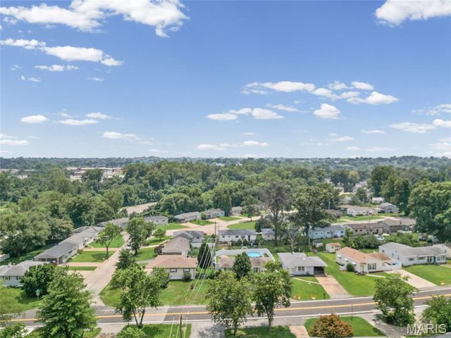 4052 Green Park Rd, Mehlville, MO 63123