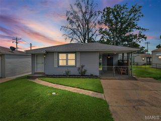 4052 Green Park Rd, Mehlville, MO 63123