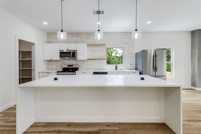 21415 Highland Lake DR, Lago Vista, TX 78645