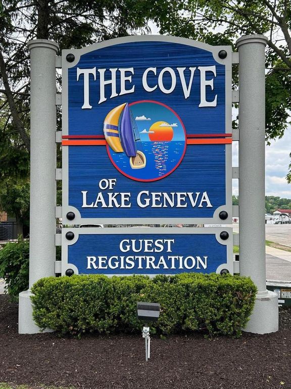 111 Center STREET #304, Lake Geneva, WI 53147