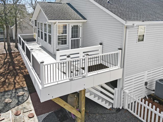 102 NE 21st Street, Oak Island, NC 28465