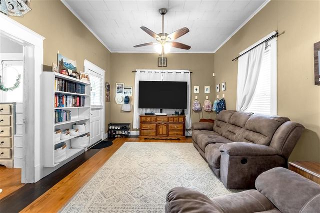 412 Yoakum Avenue, Dequincy, LA 70633