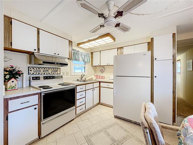 25933 ZINNIA LANE, Astatula, FL 34705