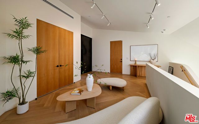 3699 Alta Mesa Drive, Studio City (los Angeles), CA 91604