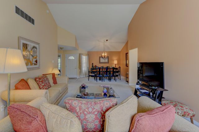 2028 Wildwood Circle, Highland, IN 46322
