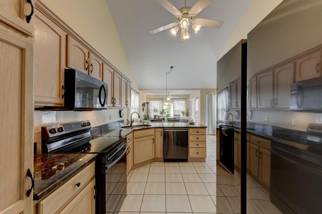2028 Wildwood Circle, Highland, IN 46322