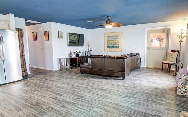 641 4th Street, San Leon, TX 77539