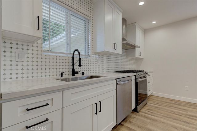 19001 Community, Northridge, CA 91324