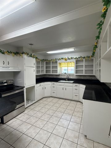 1998 Crestridge, Stephenville, TX 76401
